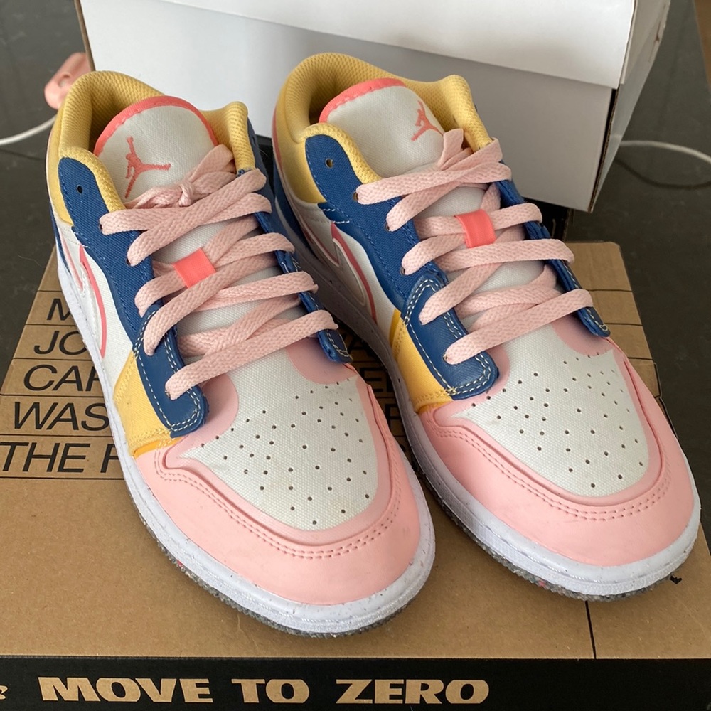 BRAND NEW Condition Canvas Jordan Lows